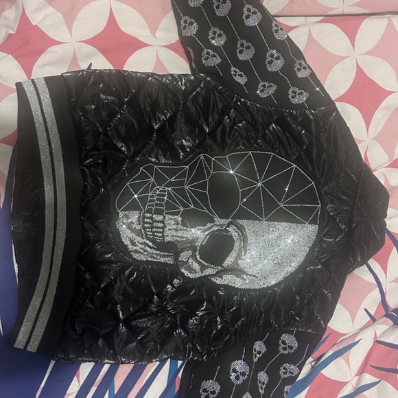 Women's black quilted bomber jacket with skull graphics from zak women - Picture 6 of 8